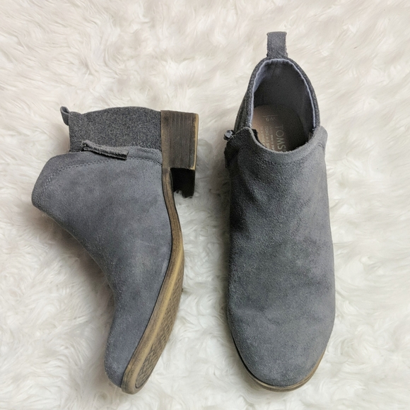 Toms Shoes - Toms Gray Low Heel Zip Up Ankle Bootie sz 9W